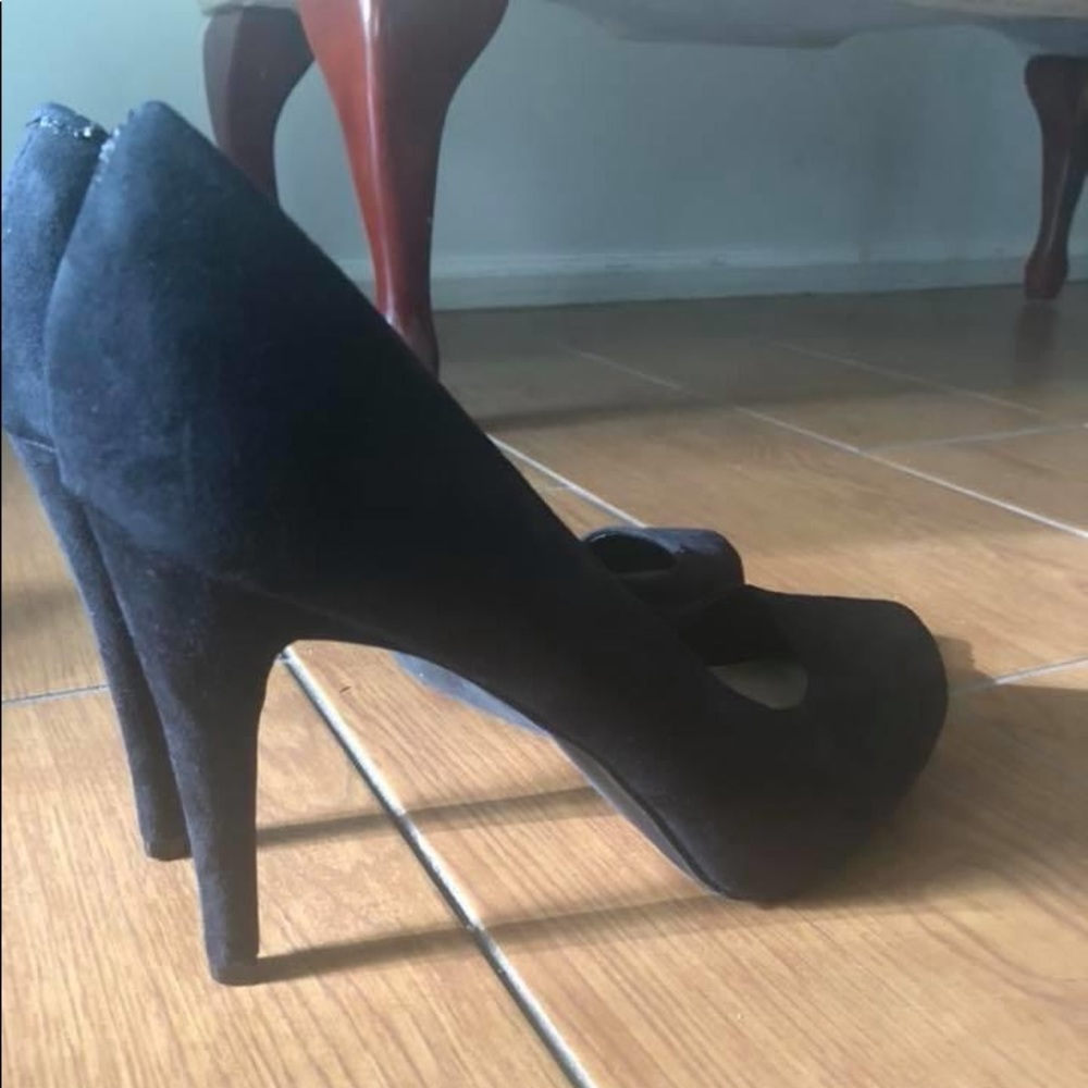 Suede Pumps